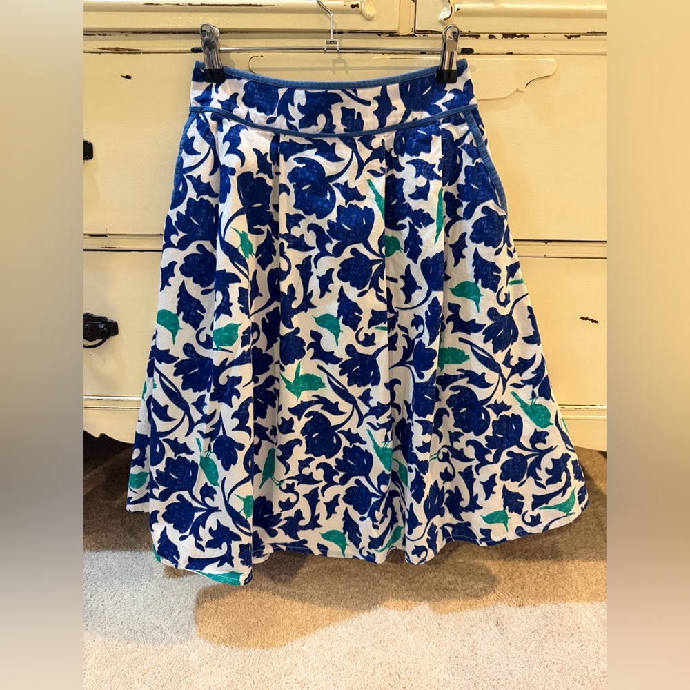 Floral Blue and White Women's Flare Skirt with Pockets Size 2 XS